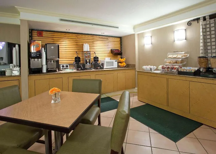 La Quinta By Wyndham Hotel